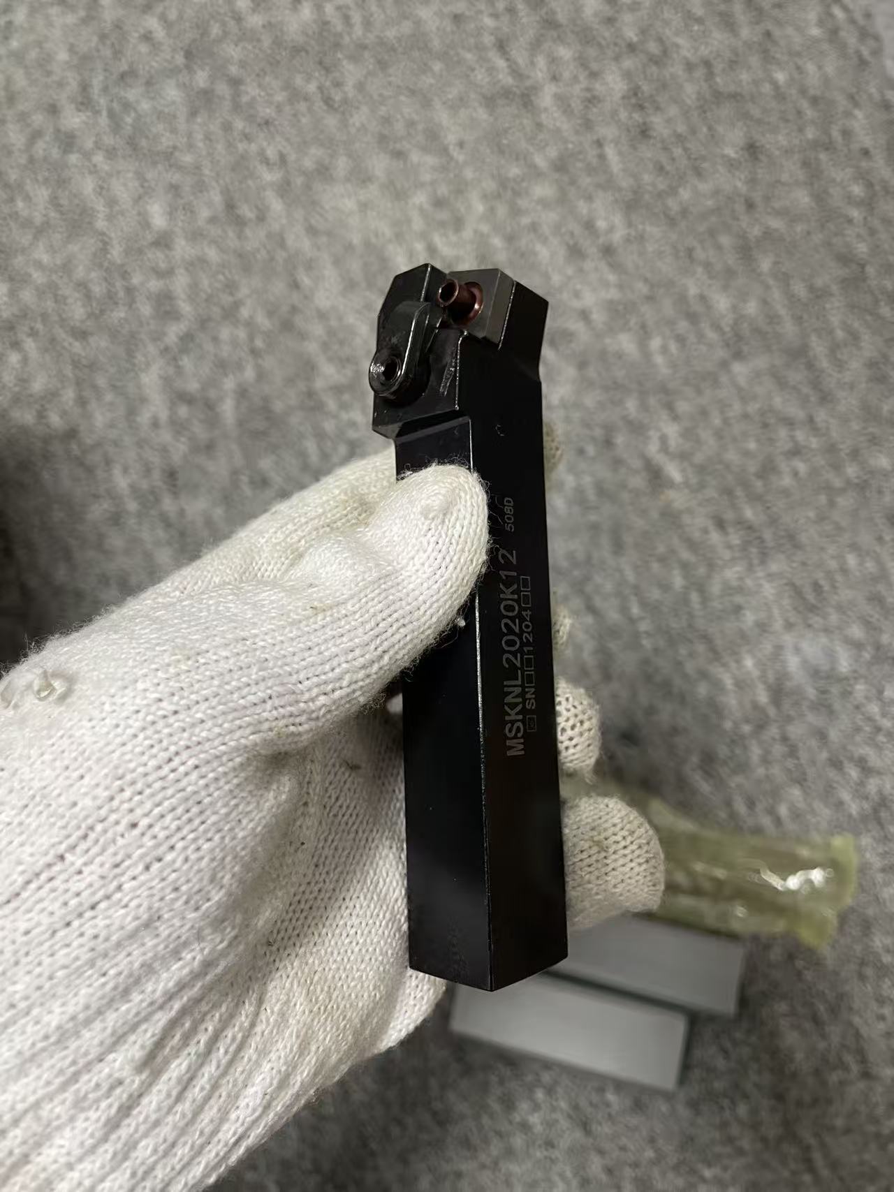 螺纹铣刀与丝锥怎么选？一文讲清应用场景